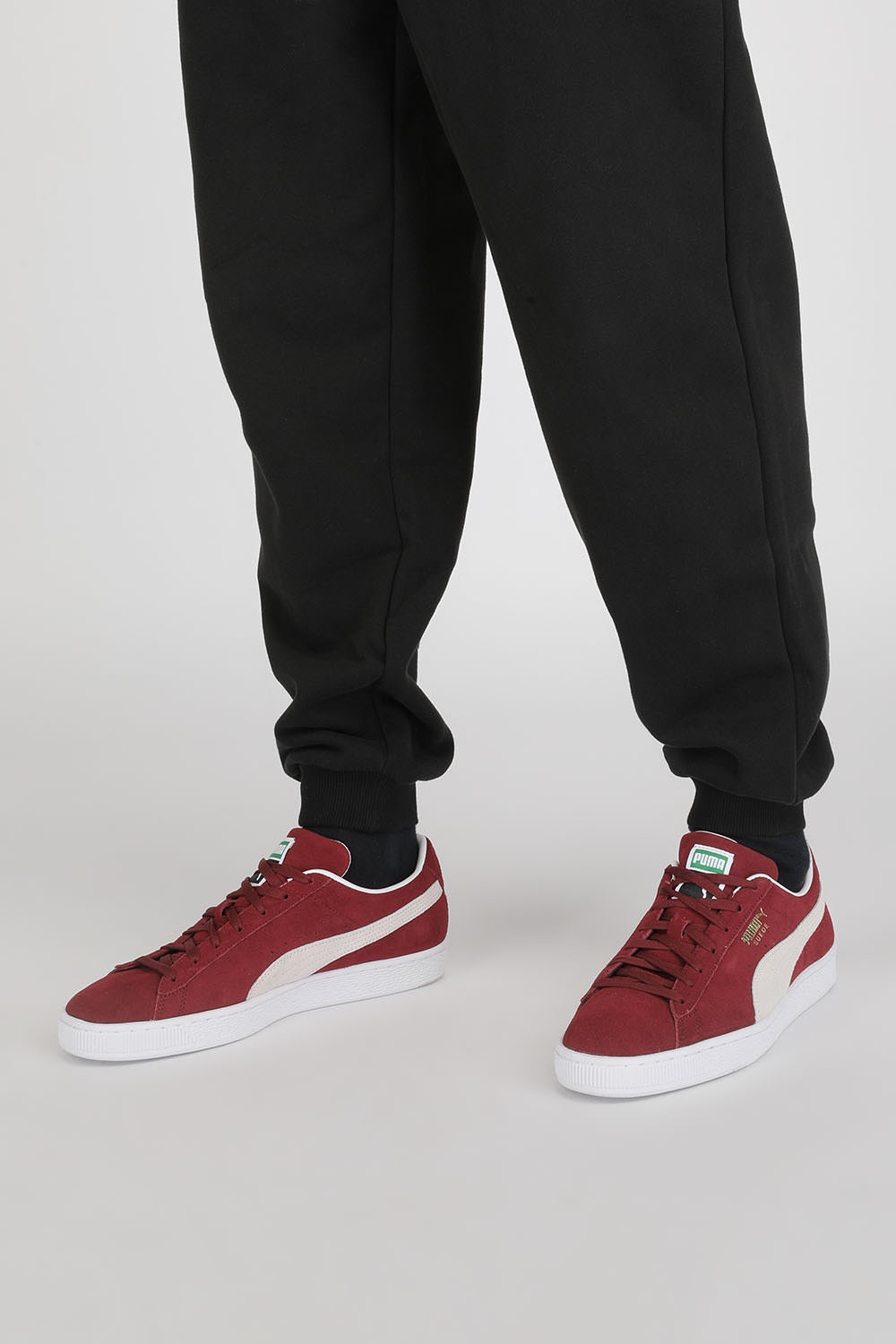 Suede Classic Sneakers in Dark Red PUMA